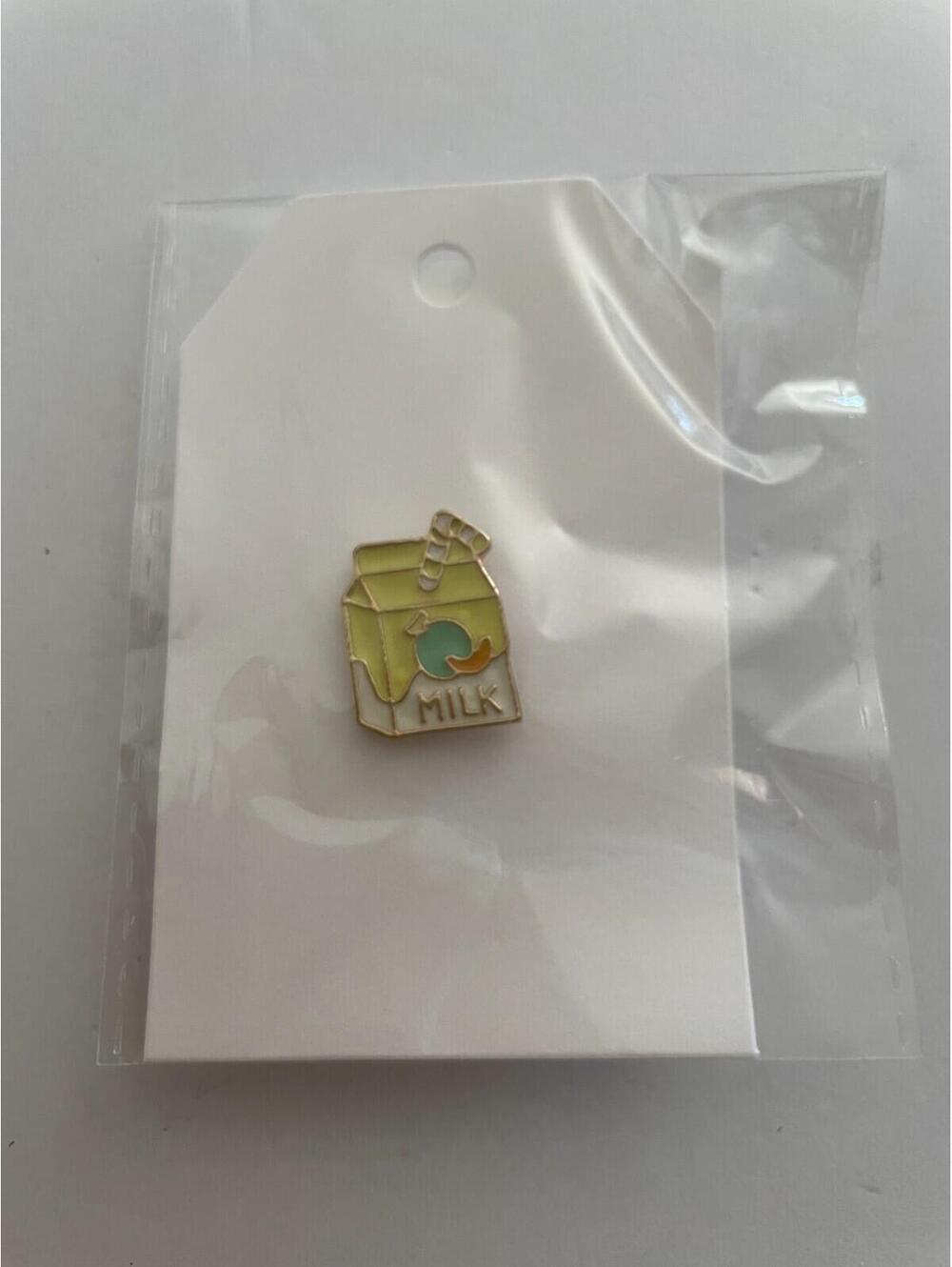 Milk Carton Pin - Picture 2 of 4